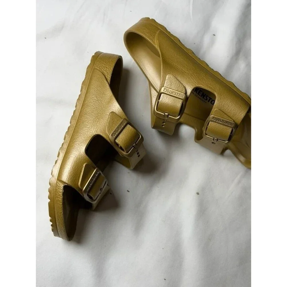 Sandals gold Birkenstock size 29 EU girls